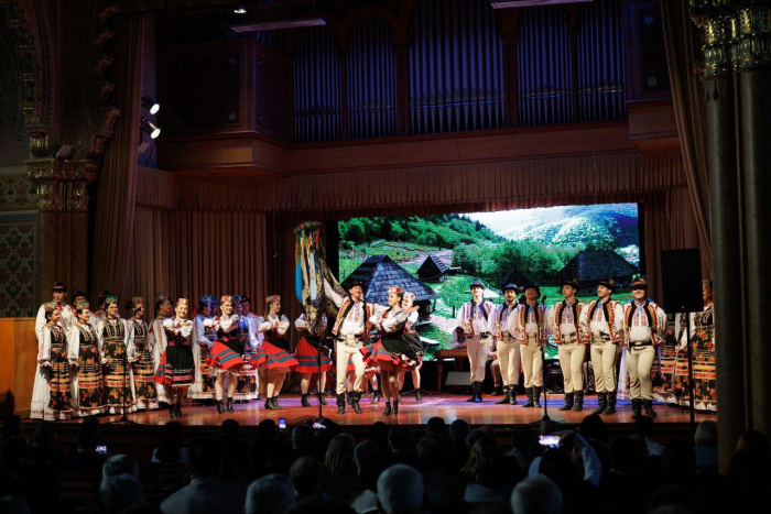 Закарпатський народний хор представить своїм шанувальникам «Великий різдвяний концерт»