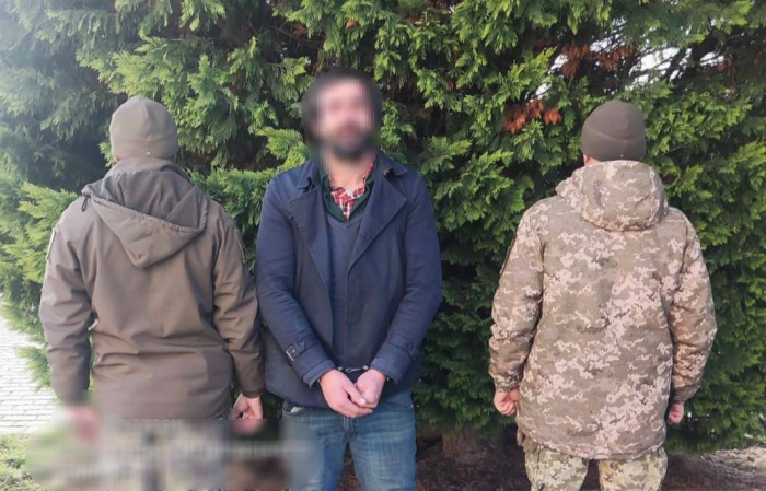 Прикордонники Чопського загону зупинили за кількасот метрів від держрубежу невідомого, що прямував до Словаччини