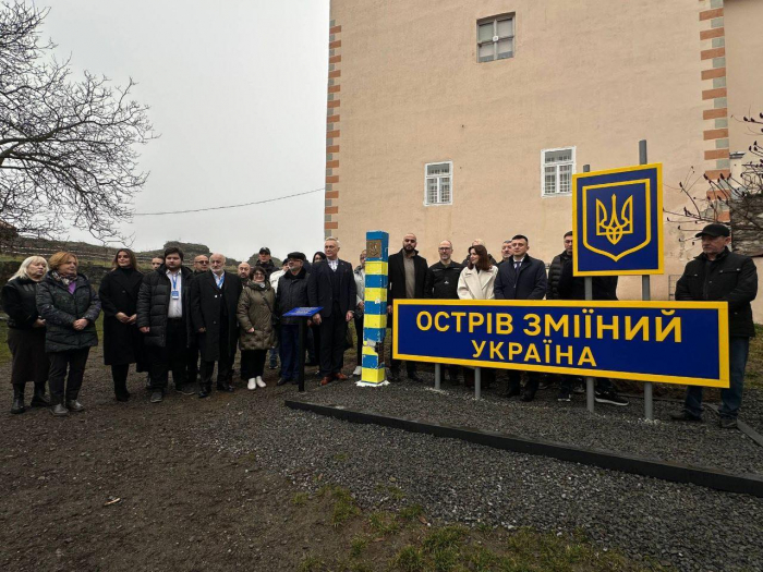 На території Ужгородського замку встановили прикордонний стовп із острова Зміїний