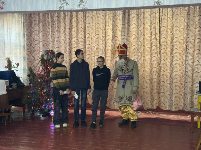 «Ой, хто, хто Миколая любить»… той обов’язково дочекається його - навіть якщо він трохи затримається дорогою з Закарпаття у прифронтове прикордоння