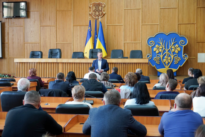 В Ужгороді до Дня місцевого самоврядування нагородили працівнивників та депутатів міської ради