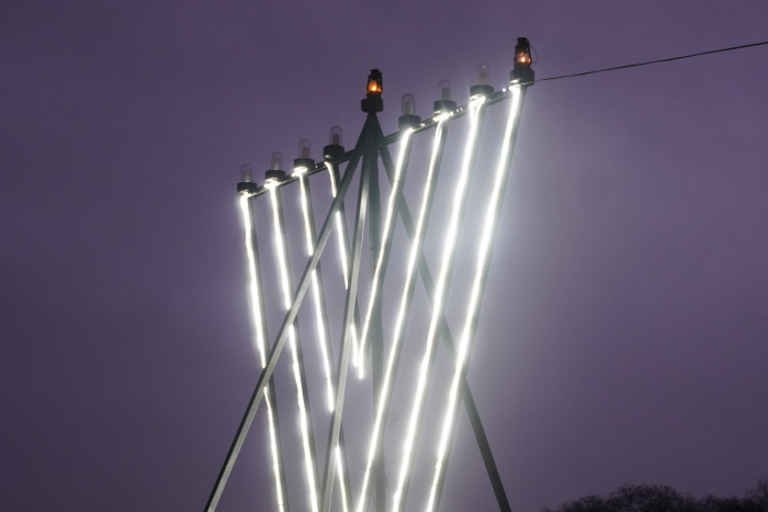 В Ужгороді запалили свічки на Менорі з нагоди єврейського свята Хануки