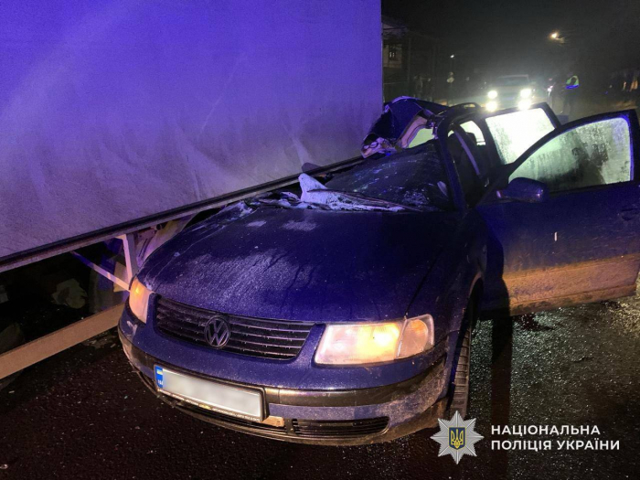 Поліція Закарпаття розслідує ДТП за участі неповнолітніх: в аварії загинула 15-річна дівчина