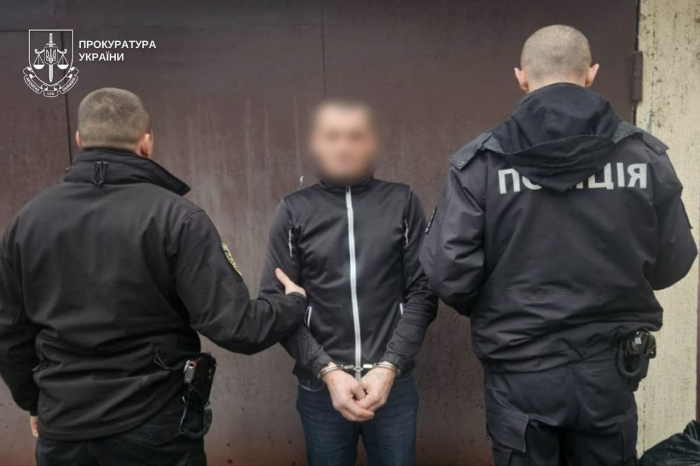 На Тячівщині судитимуть домашнього тирана, який після знущань над матір’ю викрав автомобіль