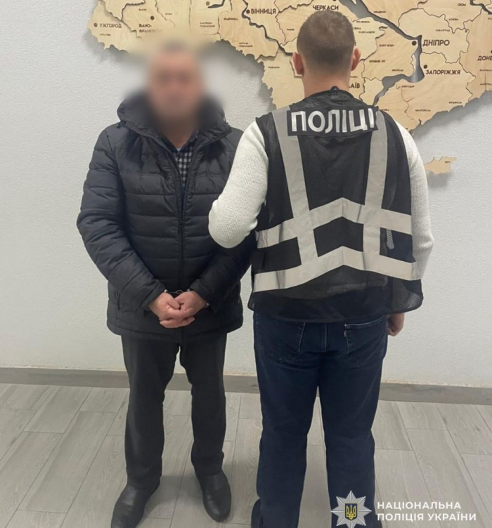 Поліцейські Закарпаття затримали підозрюваного у розбещенні малолітньої дівчинки