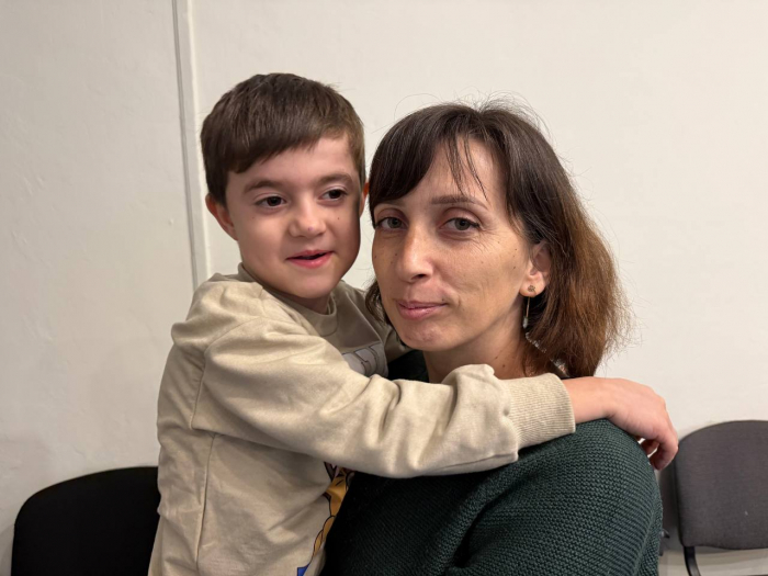 Усіх небайдужих закликають допомогти 7-річному закарпацю, який бореться із генетичною хворобою, що поступово руйнує всі його м'язи