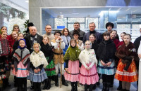 Школярі зі Словаччини щедрували і колядували у міській раді Ужгорода