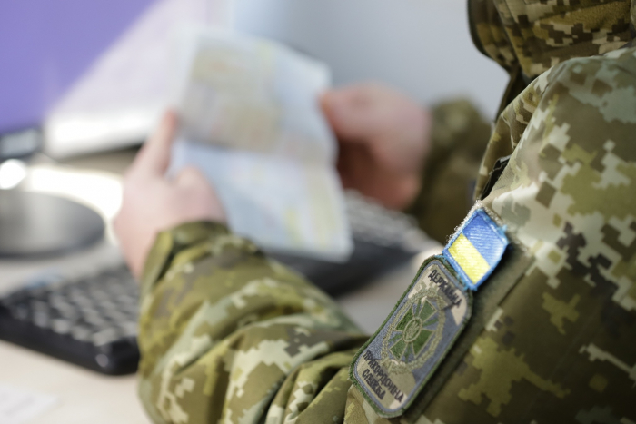 Прикордонники Чопського загону викрили двох чоловіків, які намагалися обманом виїхати з України