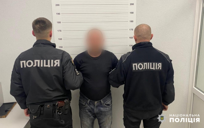 В Ужгороді поліція вилучила у сімейного кривдника бойові гранати: зловмисника затримано