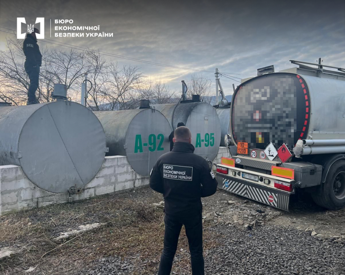 Бюро економічної безпеки на Закарпатті припинило діяльність незаконної АЗС
