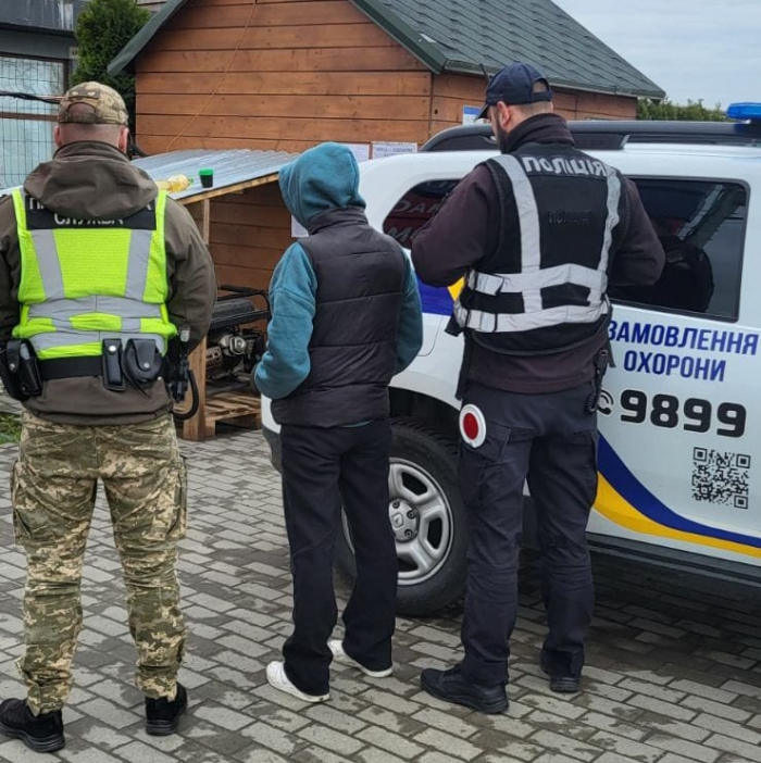У Тячеві поліцейські охорони затримали водійку з кастетом

