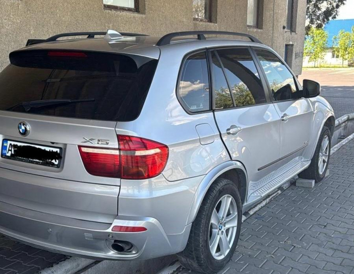 Через спробу контрабанди цигарок закарпатець позбувся BMW X5