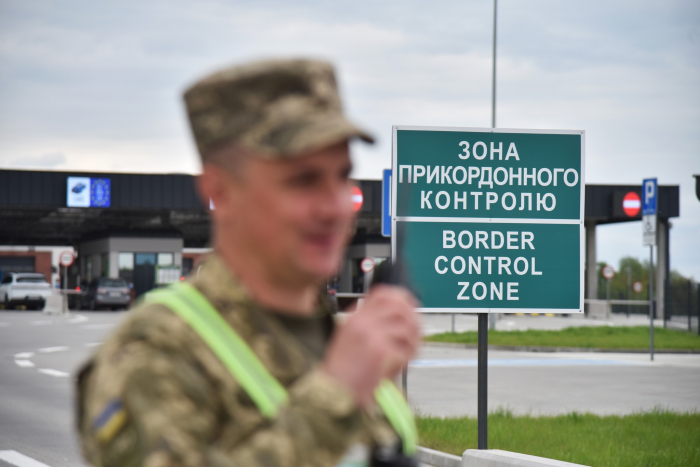 Літній сезон подорожей: як безпечно та швидко перетнути кордон з дітьми? Поради від прикордонників