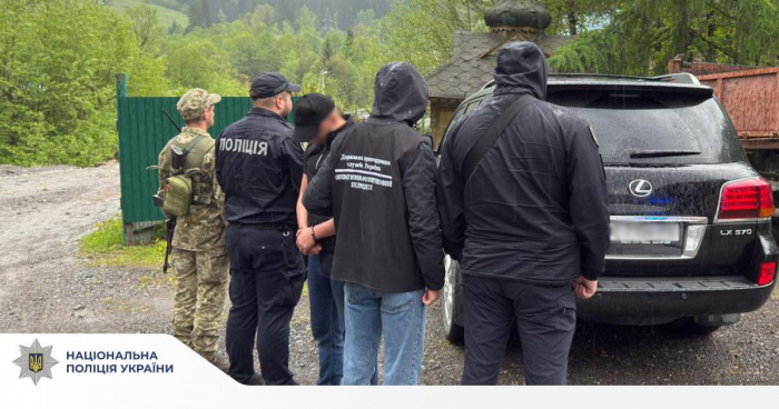 Поліція Рахівщини затримала зловмисника, причетного до незаконного переправлення військовозобов’язаних через державний кордон