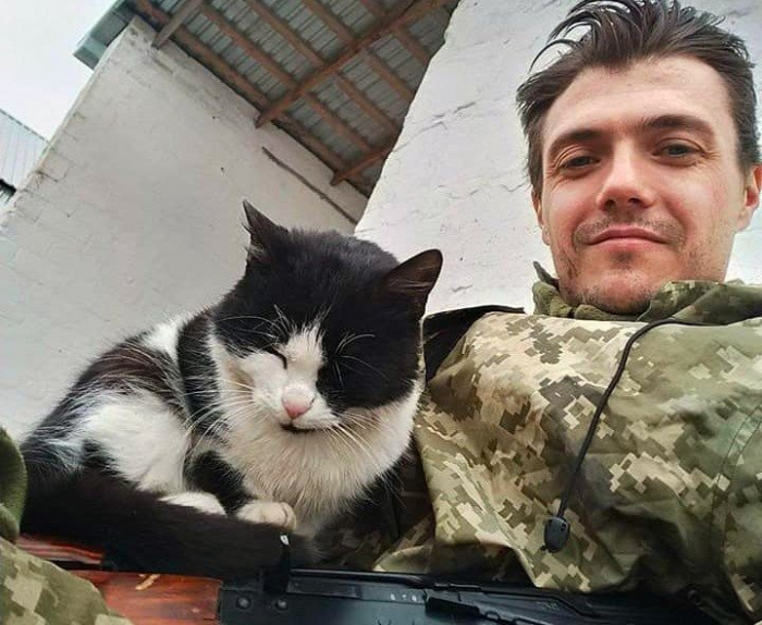 Служив у Французькому легіоні, але повернувся захищати Україну. На Ужгородщині встановили меморіальну дошку Святославу Сойку