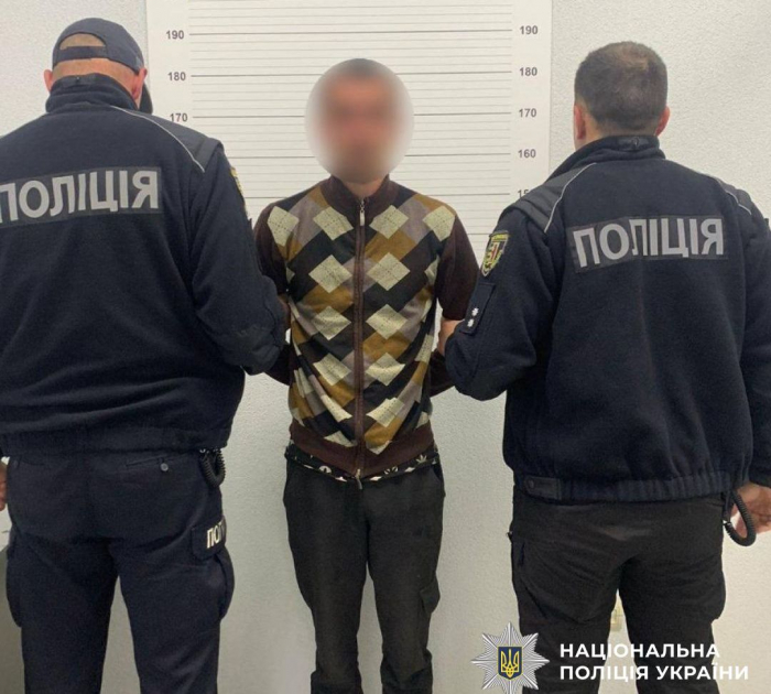 В Ужгороді поліція розкрила два грабежі: зловмисників затримано