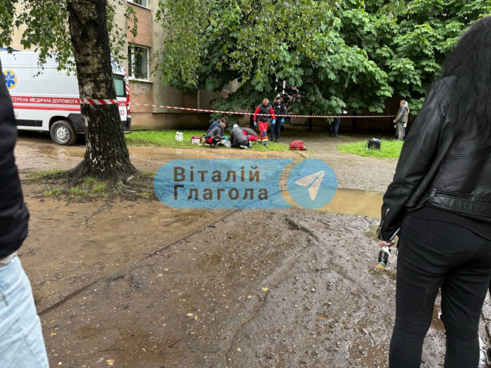 Трагедія в Ужгороді: 16-річний студент викинувся із 6-го поверху гуртожитку