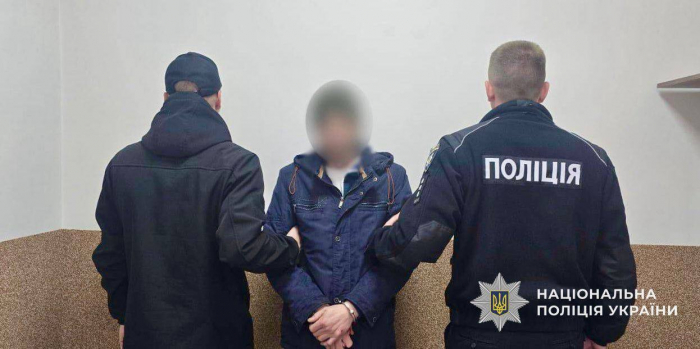 На Рахівщині поліція затримала наркоторговця, який збував наркотики шляхом закладок
