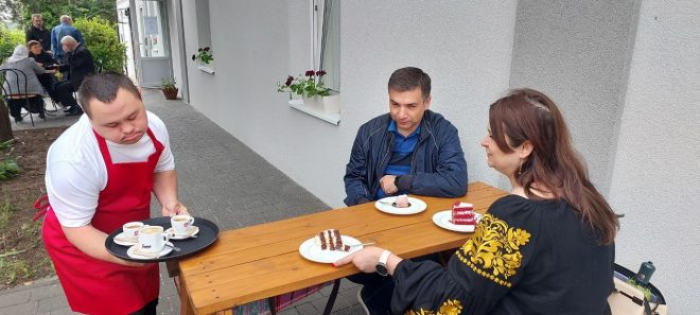 Інклюзивна кав’ярня “Янгол” святкує першу річницю: з якими викликами зіштовхнулися в роботі