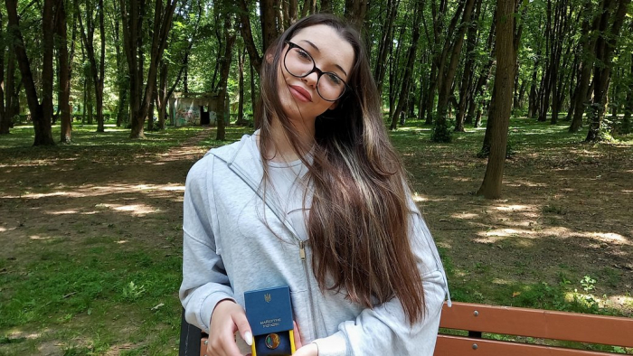 Мріє повернутися у звільнений Маріуполь: Кіра Обединська про поранення, вивезення у ДНР і нагороду "Майбутнє України"