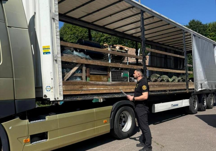На Закарпатті митники викрили ввезення нових автозапчастин під виглядом вживаних: вилучено товар на пів мільйона