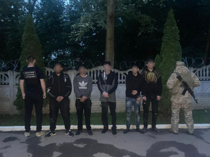 На кордоні зі Словаччиною затримали групу порушників, яких вів неповнолітній провідник