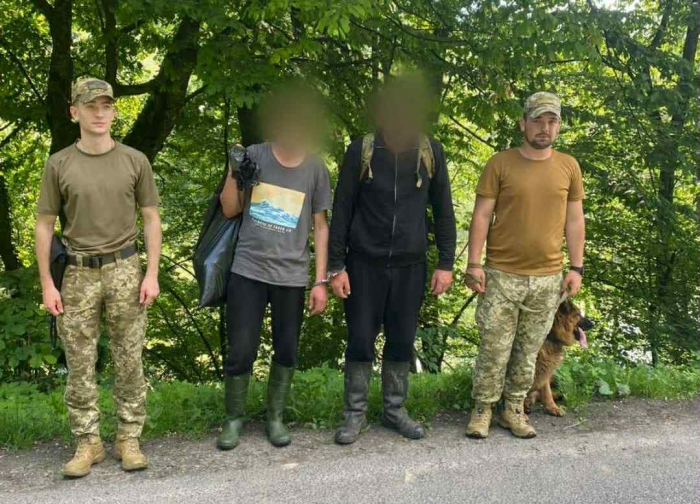 Двоє чоловіків з Харківщини 14 днів шукали кордон - прикордонники зупинили їх за 100 метрів від держрубежу