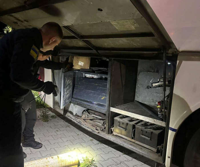 На Закарпатті через тютюнову контрабанду вилучили пасажирський автобус