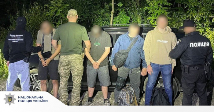 На Тячівщині поліція затримали двох зловмисників, причетних до організації незаконної переправи чоловіків через кордон