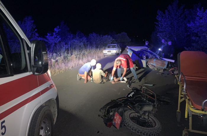 Їхав без шолома: через ДТП на Виноградівщині до реанімації потрапив 17-річний мотоцикліст