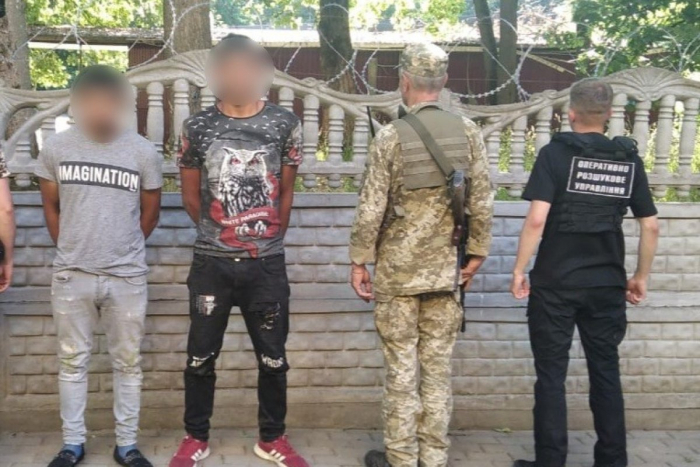 «Вікно» не відчинилося: прикордонники затримали трьох юнаків поблизу кордону зі Словаччиною
