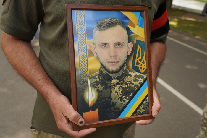 Назавжди 23. В Ужгороді попрощалися із полегли захисником.