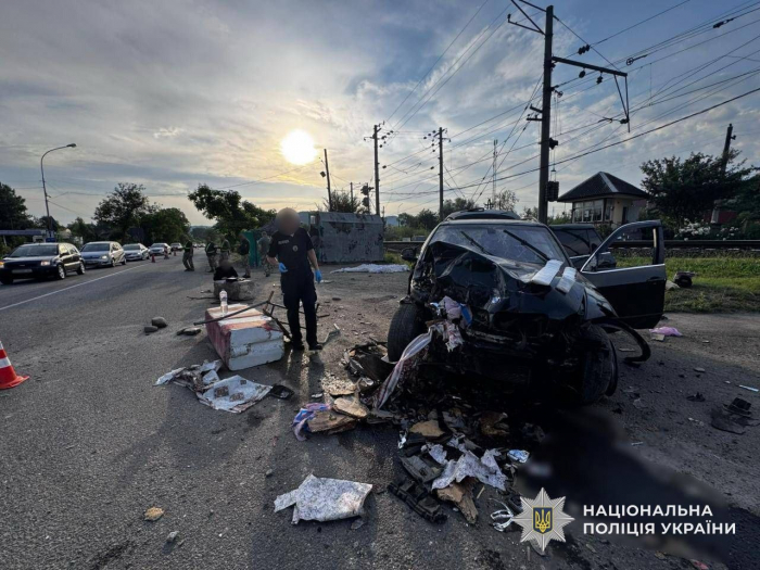 На Закарпатті внаслідок ДТП на контрольно-ревізійному пункті загинув військовослужбовець ДПСУ — поліція затримала водійку з ознаками сп'яніння
