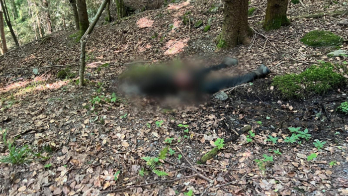У горах поблизу кордону прикордонники виявили тіло людини