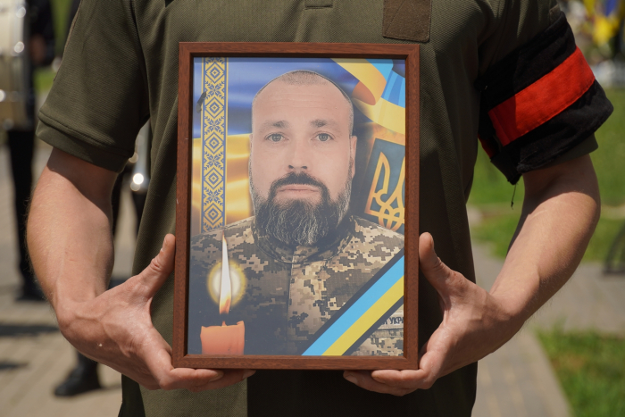 В Ужгороді попрощалися із 44-річним солдатом Віктором Набожним

