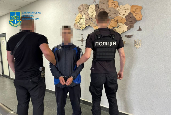 За клопотанням прокурора взято під варту підозрюваного у підпалі храму в селі Паладь-Комарівці 

