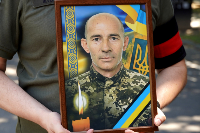 Ужгород сьогодні попрощався із 53-річним військовим, матросом 36-ї бригади морської піхоти ЗСУ Миколою Лошаком