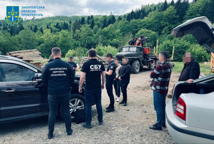 100 тис. гривень хабаря за вирішення земельного питання: прокуратура передала до суду справу селищного голови на Закарпатті та його родича
