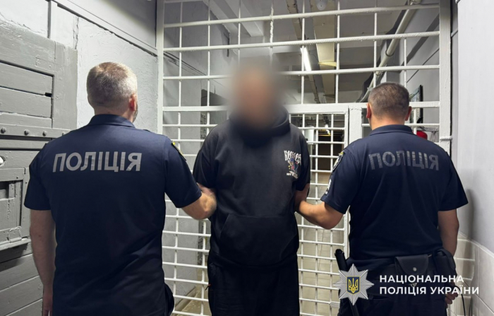 В Ужгороді поліція затримала двох зловмисників, причетних до грабежу: один з фігурантів надкусив потерпілому вухо