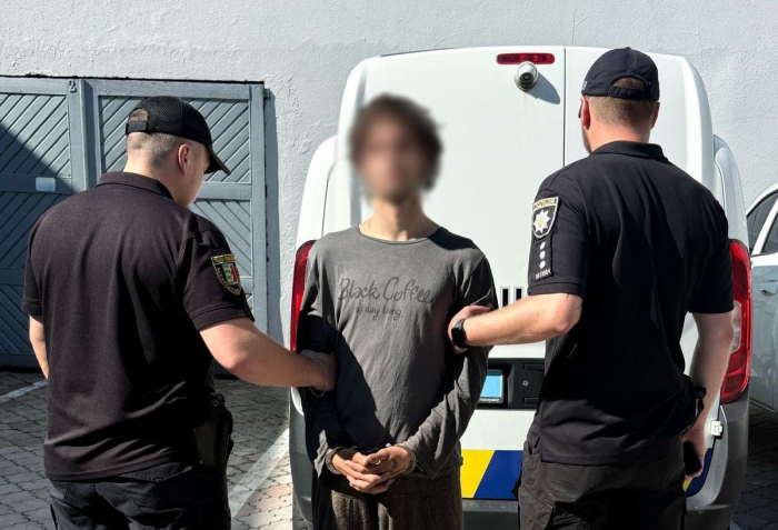 Поліцейські Рахівщини затримали мешканця Київщини, який незаконно заволодів мотоциклом місцевого жителя