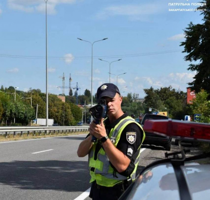 Впродовж тижня закарпатські патрульні притягнули до відповідальності за перевищення швидкості 600 водіїв
