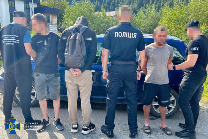 На Закарпатті СБУ та Нацполіція затримали організаторів «ухилянтських» схем