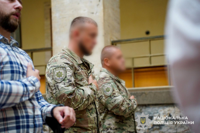 Двох спецпризначенців підрозділу КОРД поліції Закарпаття нагородили обласними відзнаками