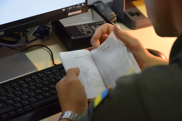 На кордоні з Угорщиною затримали розшукувану за підозрою у крадіжці закарпатку