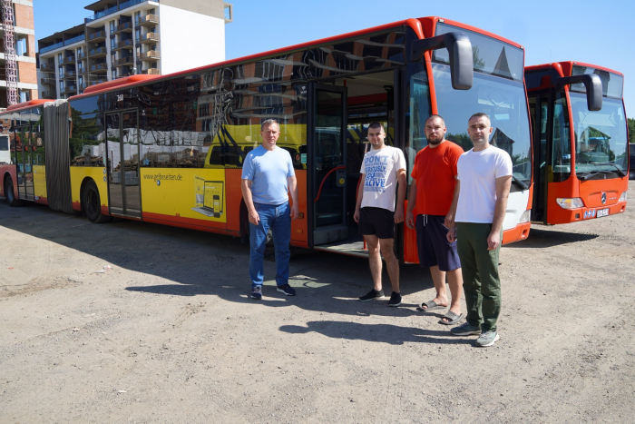 Ужгород отримав два автобуси від німецьких партнерів із Дармштадта