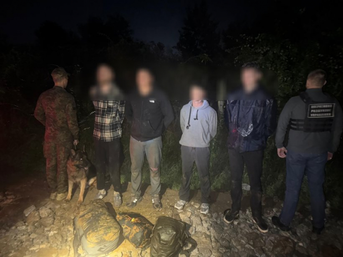 Сам пішов і ще трьох прихопив – на Закарпатті затримали групу порушників кордону

