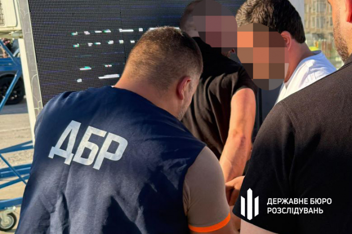 На Закарпатті ДБР перекрило «стежку» через кордон, якою правоохоронець переправляв чоловіків до Словаччини
