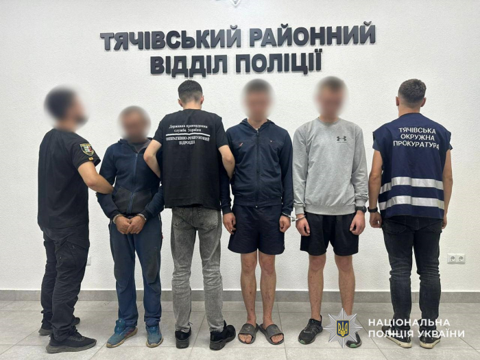 Поліцейські Тячівщини ліквідували ще одну схему переправлення через кордон військовозобов’язаних: затримано трьох причетних до злочину

