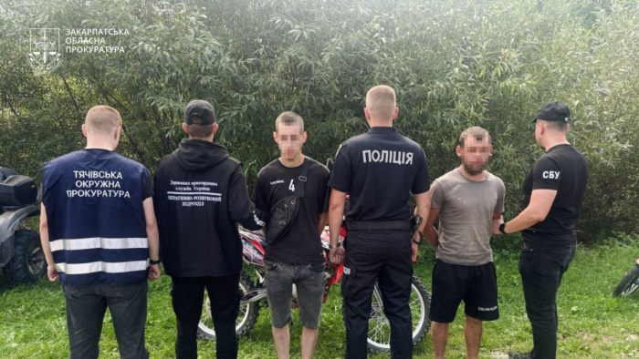 Кримінальна прогулянка лісом на мотокросі за 11 тис $ – за клопотанням прокурора на Тячівщині взято під варту двох переправників військовозобов’язаних
