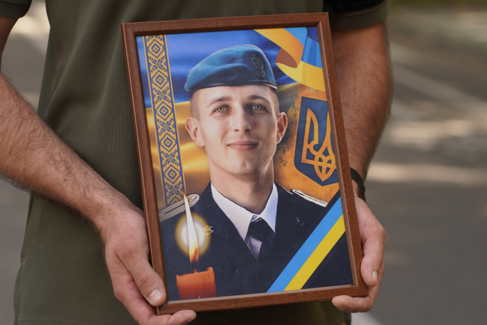 В Ужгороді попрощалися із 22-річним захисником – лейтенантом Владиславом Мельником